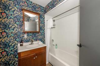 Mansfield Retreat - A Chic Downtown Experience - 9