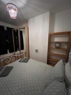 Heaton Chapel Gem: 4BD Victorian Parkside Stay - Manchester - 2