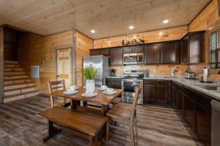 Eagle Feather Cabin - Amazing Views, Hot Tub, Firepit, Games, Dogs! - Sevierville - 6