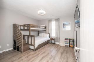 Ark Encounter 5 Min, 4BR Family Stay, Sleeps 12 - 3