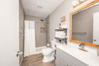 Ark Encounter 5 Min, 4BR Family Stay, Sleeps 12 - 6