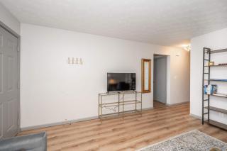 Arkstone Retreat 1 - Chic Downtown Escape - 4