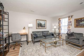 Arkstone Retreat 1 - Chic Downtown Escape - 3