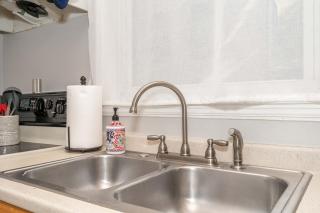 Cincy Retreat, Free Parking and Workspace - 2