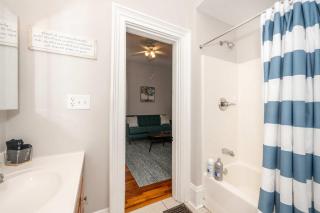 Cincy Retreat, Free Parking and Workspace - 8