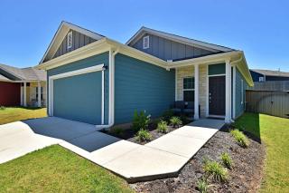 Longterm Rental Communal Pool BBQ & Playgrounds - 0