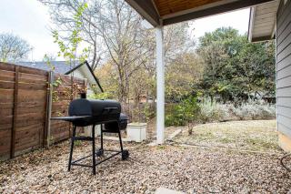 Screened-in Porch Walkable to SoCO - 7