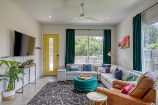 2 Homes in 1 Centrally located near SoCo - 5