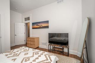 Covington 2BR, Private Deck, Event Center - 6