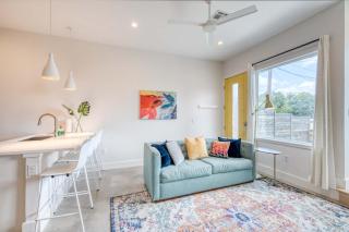 Conveniently located Upstairs Deck BBQ - Austin - 4