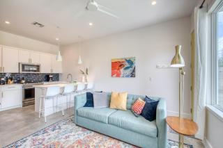 Conveniently located Upstairs Deck BBQ - Austin - 3