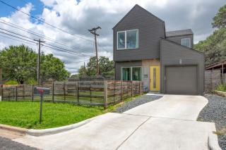 Contemporary Home Centrally Located Near SoCo & DT - Austin - 6