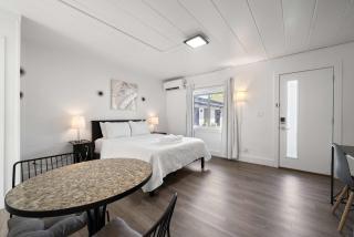 Chic City Retreat 93I - 5