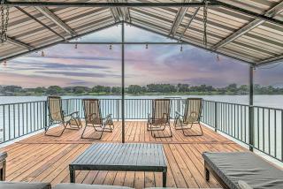 Lakefront Stay for 12 with Private Ramp Dock & Views - 0