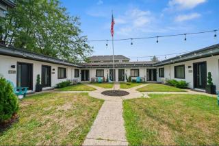 Chic City Retreat 89 For 2 - Columbus - 8