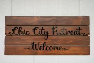 Chic City Retreat 89 For 2 - Columbus - 5
