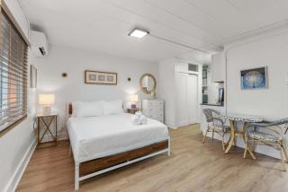 Chic City Retreat 93J For 2 - Columbus - 0