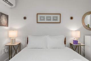 Chic City Retreat 93J For 2 - Columbus - 4