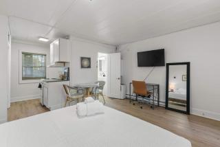 Franklin Park Studio, Charming Courtyard - 2