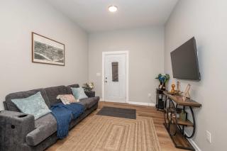 Queen City Retreat 1 Cozy Home for 6 Near Attractions & Restaurants - 4