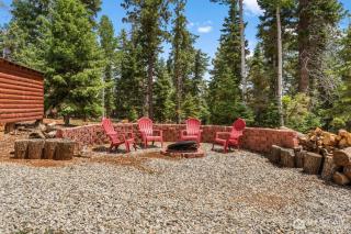 The Hilltop Hideaway with Private Hot Tub and Deck - 7