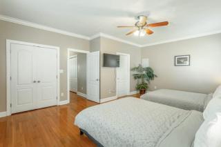 Large 4 bedroom - 8 beds - Pet Friendly - 6