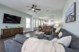 Beach to Bay 3BR Retreat - Cowboy Pool & Golf Cart - 5