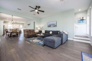 Beach to Bay 3BR Retreat - Cowboy Pool & Golf Cart - 2