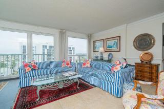Beach Service Included Corner Condo - Destin - 8