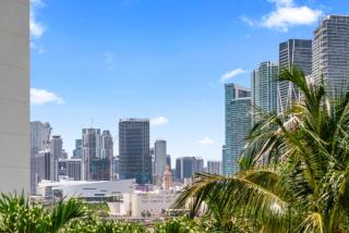 Condo on the Pool - Retreat for 4 with Water Views & Resort-style Amenities - 4