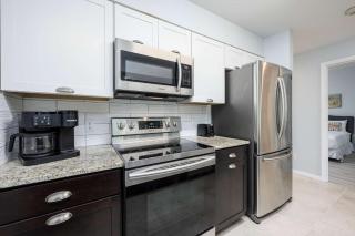 Sunshine & Whiskey - Condo Near Grand Boulevard - 6