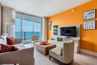 Luxury Living on the Beach with Resort Amenities - 0