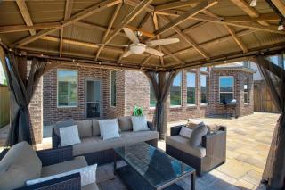 Lakeview Mansion - A Chic Estate - 1