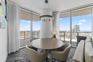 Sunny Balcony - Beautiful Stay for 2 with Ocean Views & Resort Amenities - 7