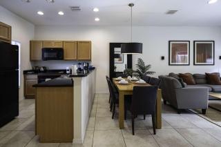 10 Min to Disney Cozy Family Townhome with Jacuzzi - Kissimmee - 3
