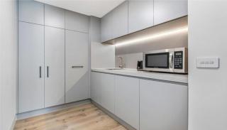 Luxury Penthouse with Astonishing Bay and City Views - 4