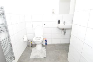 Spacious 2BR Serviced Apartment for Long Stays, Free Parking & WiFi - Bradford - 3