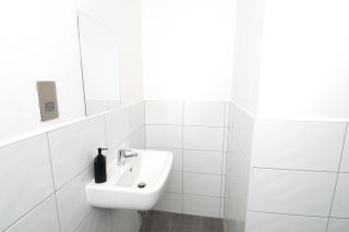 Sampaul Bradford Apartment - 1