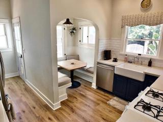 Long Beach Breeze - Dreamy 2 BR Near Anaheim Street - Long Beach - 6