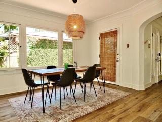 Long Beach Breeze - Dreamy 2 BR Near Anaheim Street - Long Beach - 2