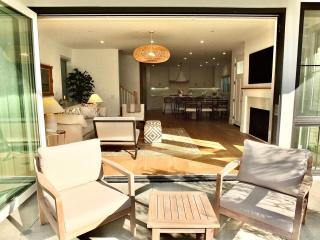 Beach Paradise - Stunning 3-Story in Long Beach - 2