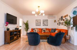 Immaculate 3BDR Bungalow - 5-Min Walk to Beach - 9