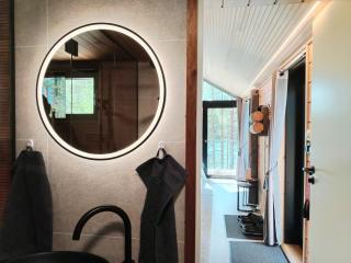 Hossaville Luxe West Lake Cabin - 6