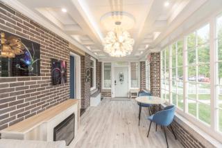 4 BDR Lake Geneva Estate Across from Beach - 8