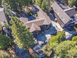 Gorgeous 5 BDR Traviloli Mountain Retreat for 10 - 5