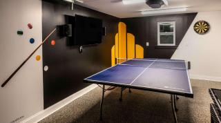 Gatsby Theme Near Downtown with Hot Tub & Game Room - Lake Geneva - 2