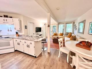 Windmill Cottage at Abbey Springs Near Lake & Shops - Lake Geneva - 3