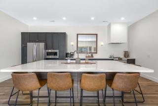 Bearcat Bungalows - Two Homes One Rental - Sleeps 22 - 4