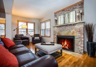 Huemanns Haven - Spacious 3 BR Close to Downtown - 0