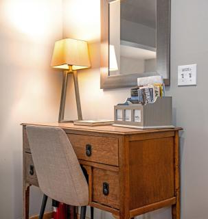 Huemanns Haven - Spacious 3 BR Close to Downtown - 8